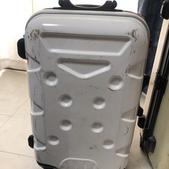 スーツケース　大と小の画像