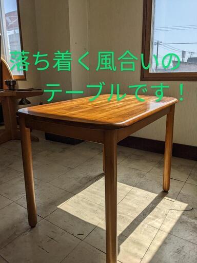 テーブル