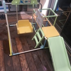 幼児用遊具　鉄棒　ブランコ　滑り台の画像