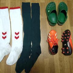 サッカー子供スパイク靴、靴下2足、Crocsセット