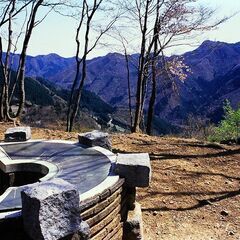 4/23土と4/24日曜 羊山公園芝桜からの日向山 - 豊島区