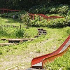 4/23土と4/24日曜 羊山公園芝桜からの日向山 - 友達