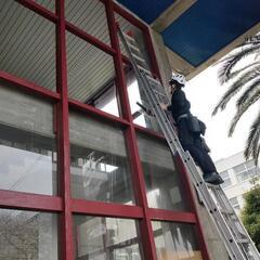 ビルの窓ガラス清掃スタッフ募集の画像