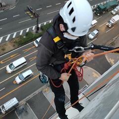 ビルの窓ガラス清掃スタッフ募集の画像