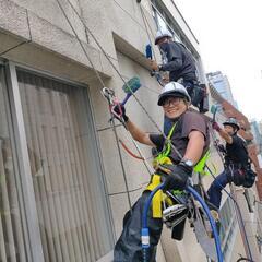 ビルの窓ガラス清掃スタッフ募集の画像