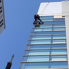 ビルの窓ガラス清掃スタッフ募集の画像