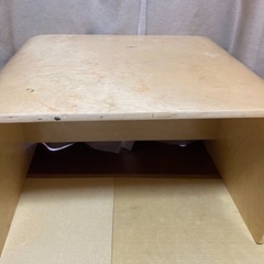 コロコロチェアのテーブルの画像