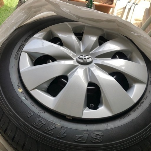 ほぼ新品　プロボックス　タイヤ、ホィールセット