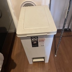 【お譲りします！】20Lゴミ箱の画像