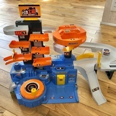 メカアクション トミカ 自動車工場