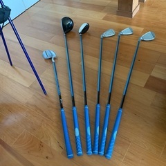 子供用のゴルフセットです。の画像