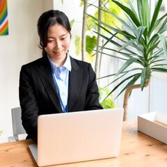 　【正社員】経理事務スタッフ　経験者優遇！　パートでも可！　出勤日時相談可！　やる気・元気・勇気のある方！　会社と共に成長したい方！　完全週休二日制（土・日・祝）休み　残業一切ありませんの画像