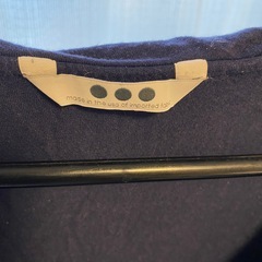 three dots スリードッツ　ネイビーワンピース　二の腕が隠れる上品なデザイン伸縮性あり着心地最高の画像