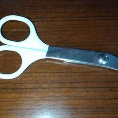 ワンちゃん歯磨きシート、手袋、爪切りハサミ、くし、おしっこシートの画像