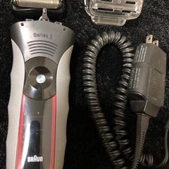 （中古品)ブラウン メンズシェーバー シリーズ3 320s-5 3枚刃　　替刃一式新品の画像