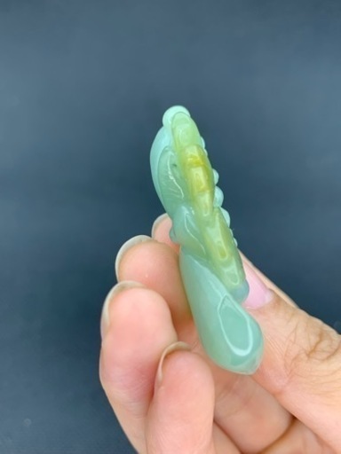 本翡翠ペンダント　グァテマラ産　ジュエリー ルース 根付　可愛い