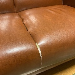 【引き取りで差し上げます】2人掛けソファーの画像