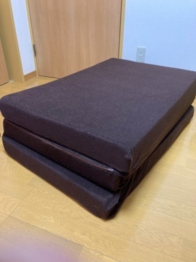 マットレス茶色カバー付き