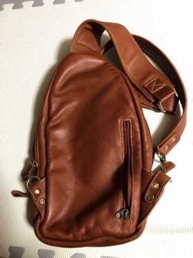 革製のショルダーバック