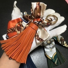 ハンドメイド リボンツイリーとダッセルの組み合わせバッグチャームキーホルダーの画像