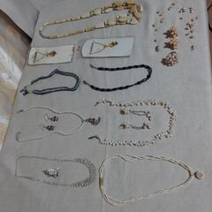 １０個セットネクレス、「４つピアス付き」の画像