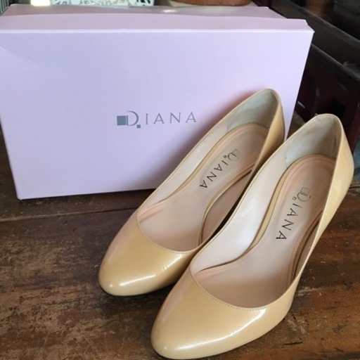 【売り切れました】【DIANA】ダイアナ　エナメルパンプス　23.0cm ベージュ　ピンヒール　ハイヒール
