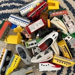 ハッピーセットのトミカプラレールのおもちゃ