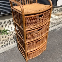 0円　早めの引き取り希望　もらってください。藤の収納棚