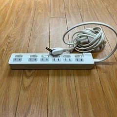 【500円差し上げます】本棚と延長コードどちらかお付けします。の画像