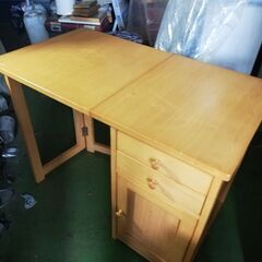 折り畳みテーブル　デスク　収納あり