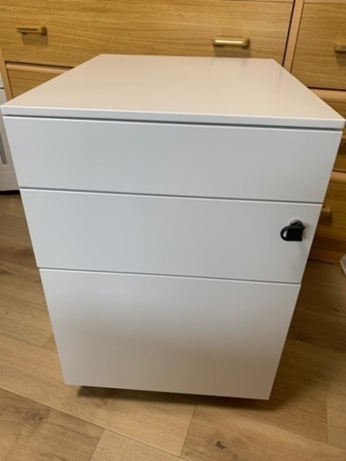 スチールキャビネット　三段
