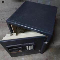Sentry Safe・耐火金庫・A3827・¥0円・鍵なし・取説なし
