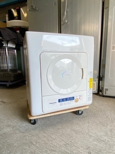品薄商品!! 人気のPanasonic!! 除湿形電気衣類乾燥機 NH-D402P 2015年