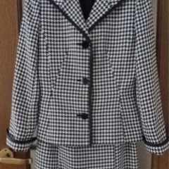 レディーススーツ　スカートスーツ上下の画像