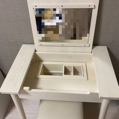 B-COMPANYのドレッサーとスツールの画像