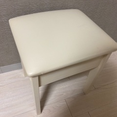B-COMPANYのドレッサーとスツールの画像