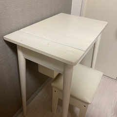 B-COMPANYのドレッサーとスツールの画像