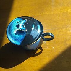 蓋付きのティーカップです