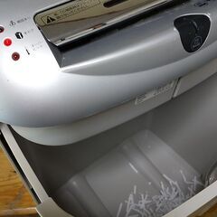 【商談中】Fellowes /フェローズ/AS-12Cs/デスクサイド/シュレッダー/動作OK/裁断機/安全技術/頑丈/静音/セーフセンス搭載☆の画像