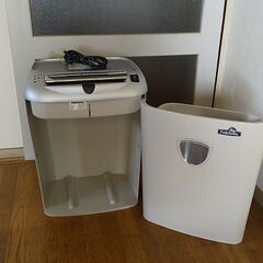 【商談中】Fellowes /フェローズ/AS-12Cs/デスクサイド/シュレッダー/動作OK/裁断機/安全技術/頑丈/静音/セーフセンス搭載☆の画像
