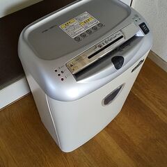【商談中】Fellowes /フェローズ/AS-12Cs/デスクサイド/シュレッダー/動作OK/裁断機/安全技術/頑丈/静音/セーフセンス搭載☆の画像