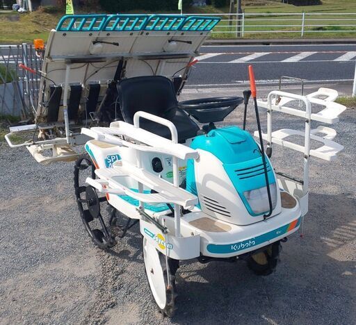 値下げしました。　鹿児島発　クボタ　ガソリンエンジン4条植え乗用田植機SPJ400　ロータリー式