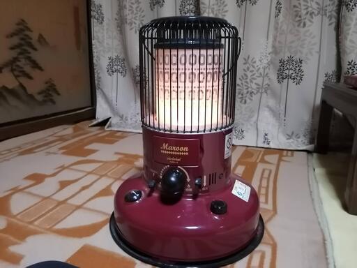 石油ストーブ　赤