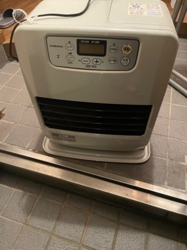 石油ストーブ　ポリエチレン缶2個付き