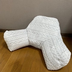 レストクッション　ニトリ　カバー付属