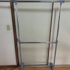 ハンガーラックの画像