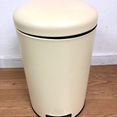 【値下げしました】ゴミ箱　ホワイト　足踏み　スチール　ダストボックス