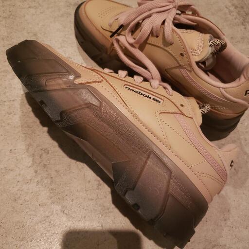 超美品 Reebok リーボックベージュスニーカー スニーカー ベージュ 厚底 ごつめ 23cm