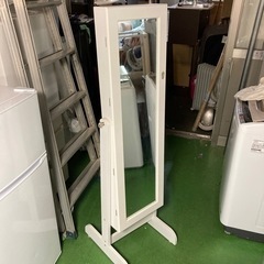 ● 収納付きスタンドミラー