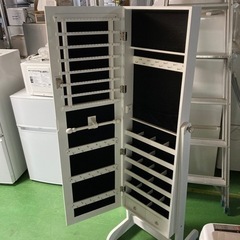 ● 収納付きスタンドミラーの画像